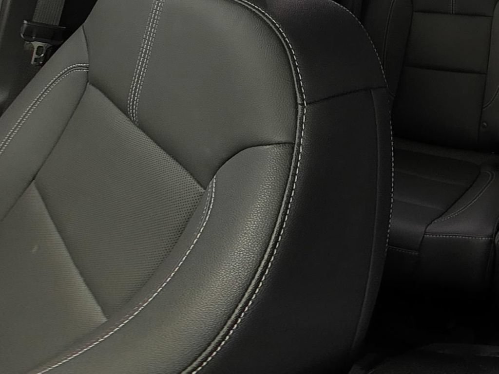 Used 2025 Chevrolet Blazer LT w/ Sound & Technology Package FWD image 12