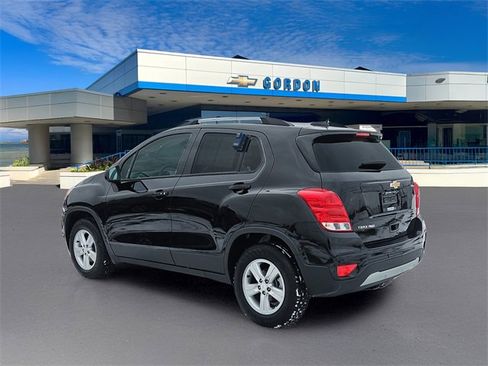 Used 2022 Chevrolet Trax LT w/ LT Convenience Package image 7