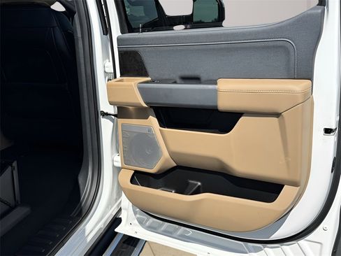 Used 2023 Ford F250 Lariat w/ Chrome Package image 34