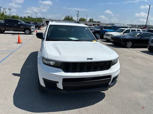 Used 2023 Jeep Grand Cherokee L Laredo AWD/4WD image 25
