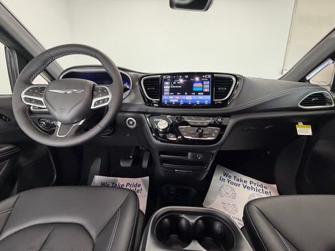 New 2026 Chrysler Pacifica Select AWD/4WD image 12