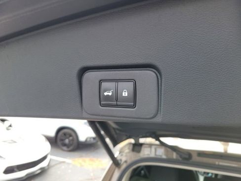 Used 2024 Nissan Rogue SV image 9