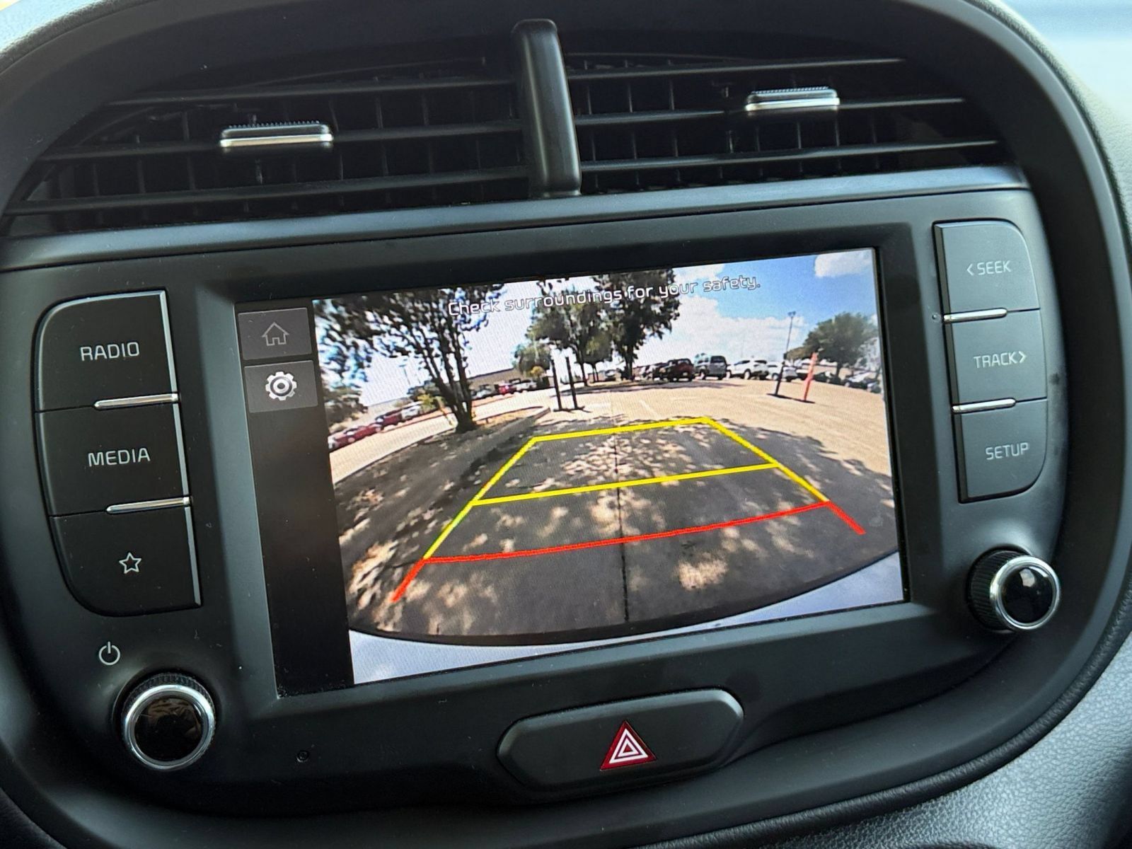 Used 2025 Kia Soul LX w/ LX Technology Package FWD image 24