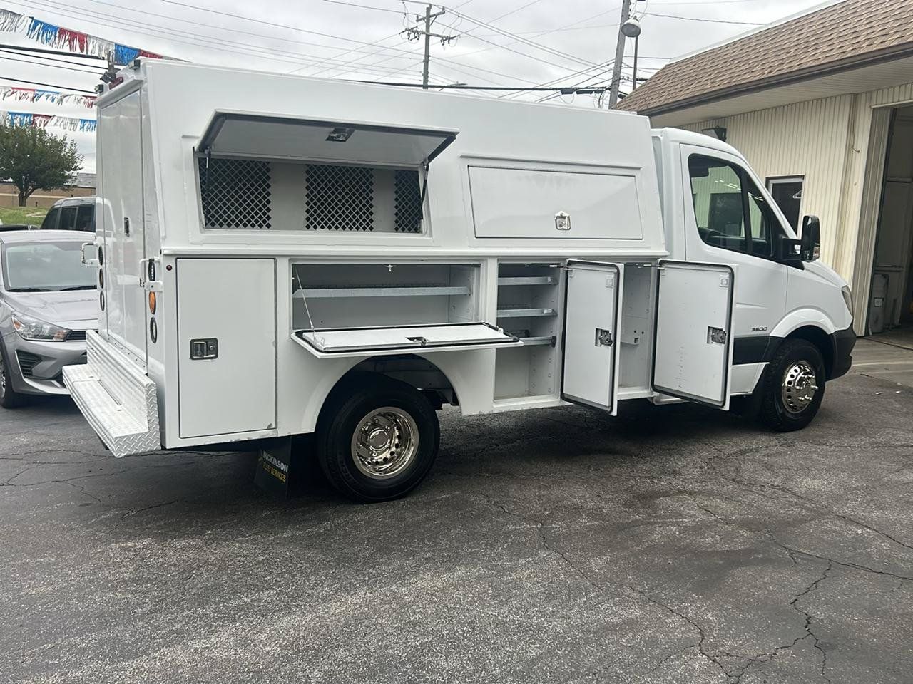 Used 2016 Freightliner Sprinter 3500 w/ Driver Comfort Package RWD image 2