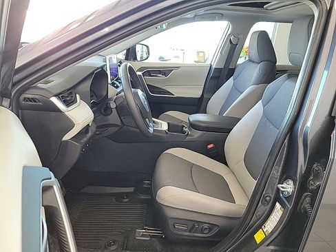 Used 2025 Toyota RAV4 XLE w/ Convenience Package image 9