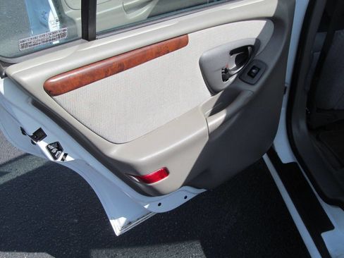 Used 1999 Oldsmobile Cutlass GL w/ Convenience Pkg FWD image 14