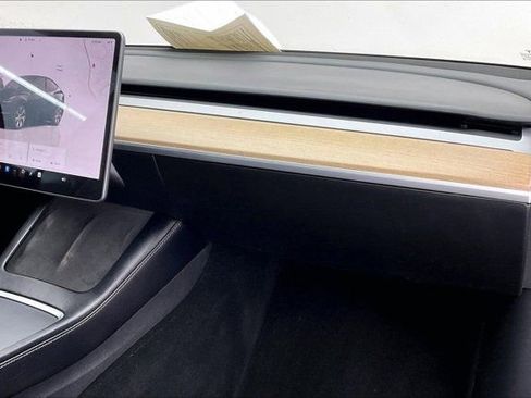 Used 2022 Tesla Model Y Long Range image 16