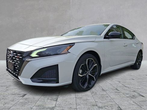 Used 2023 Nissan Altima 2.5 SR image 3