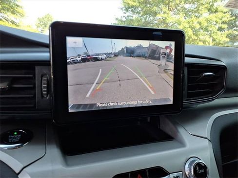 Used 2021 Ford Explorer XLT image 16