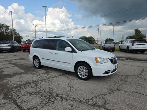 Used 2015 Chrysler Town & Country Touring w/ Driver Convenience Group FWD image 7