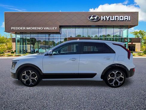 Used 2023 Kia Niro EX Touring image 7