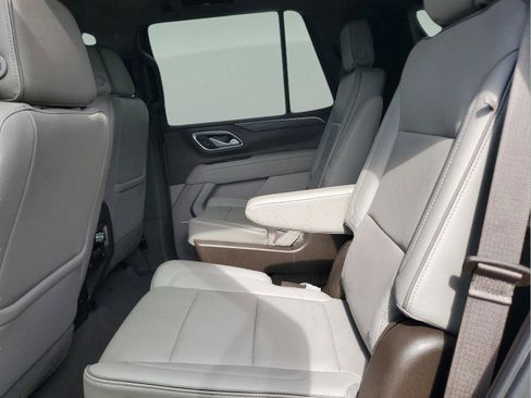 Used 2021 GMC Yukon SLT w/ SLT Premium Package image 11