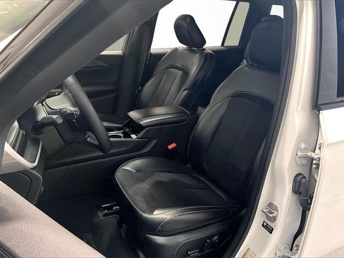 Used 2023 Jeep Grand Cherokee L Laredo image 21