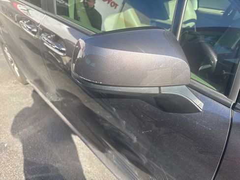 Used 2021 Toyota Sienna XLE image 7