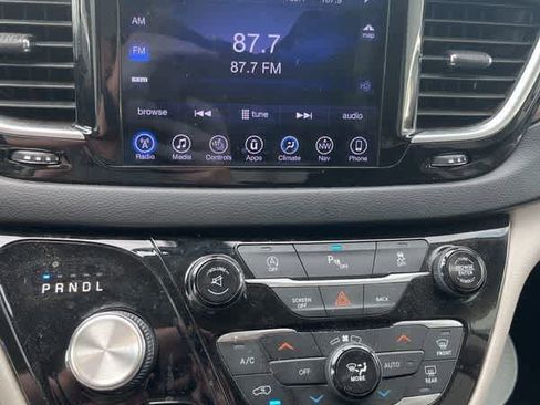 Used 2017 Chrysler Pacifica Touring-L Plus image 19