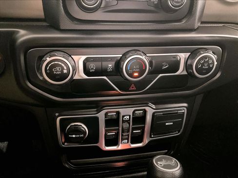 Used 2018 Jeep Wrangler Unlimited Sport S image 25