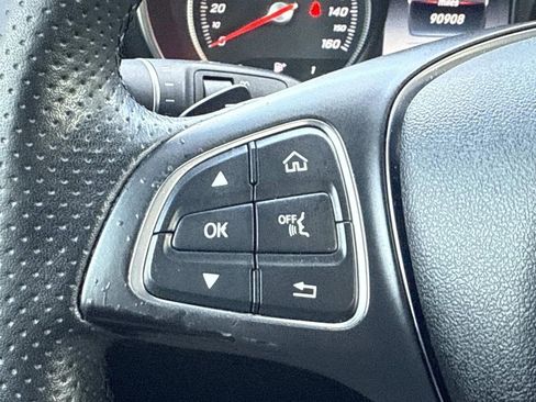 Used 2018 Mercedes-Benz GLC 300 image 40