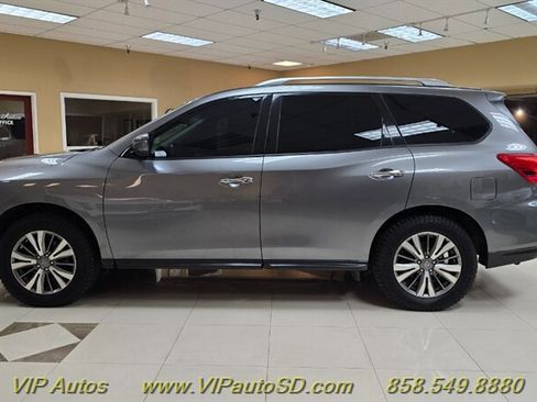Used 2020 Nissan Pathfinder SV AWD/4WD image 6