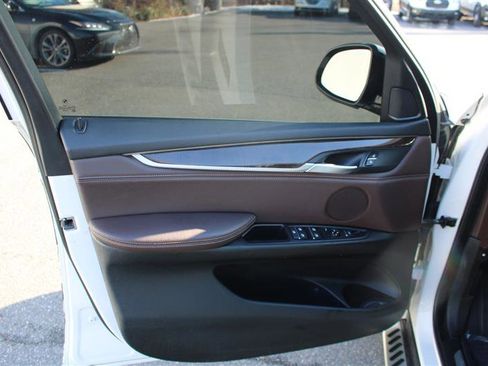 Used 2017 BMW X5 xDrive40e image 12