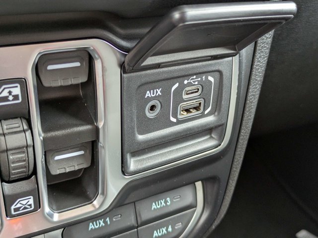 New 2026 Jeep Gladiator Rubicon w/ Steel Power Dome Hood Package AWD/4WD image 21