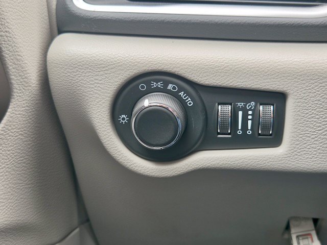 Used 2024 Chrysler Voyager LX FWD image 26
