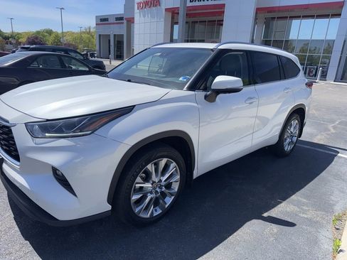 Used 2021 Toyota Highlander Limited image 4