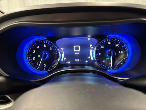 Used 2023 Chrysler Pacifica Touring-L FWD image 20