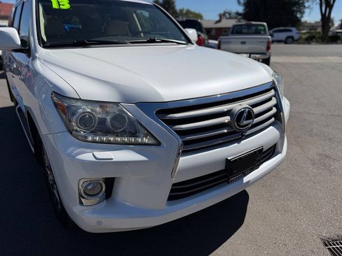 Used 2013 Lexus LX 570 4WD w/ Luxury Pkg image 17