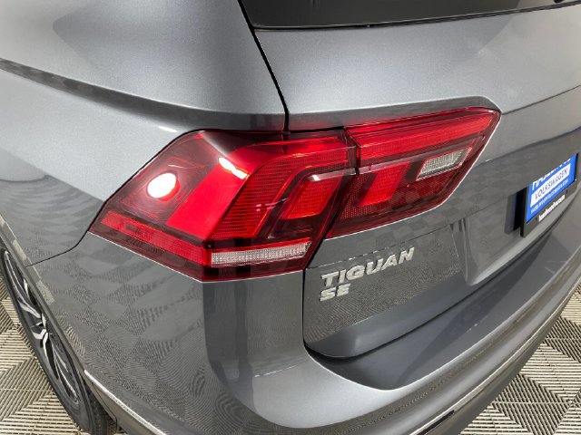 Used 2020 Volkswagen Tiguan SE w/ Panoramic Sunroof Package AWD/4WD image 18