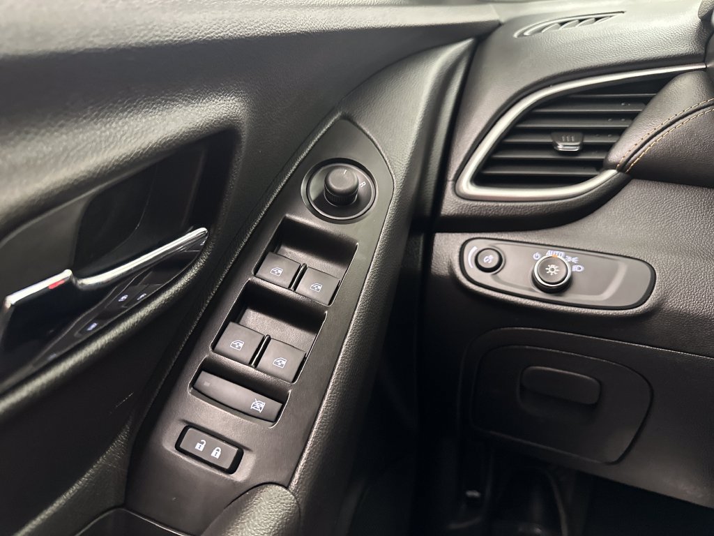 Used 2020 Chevrolet Trax LT FWD image 18