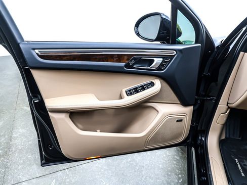 Used 2023 Porsche Macan image 21