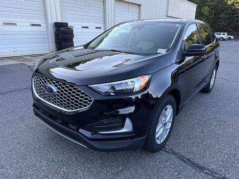 Used 2024 Ford Edge SEL image 3