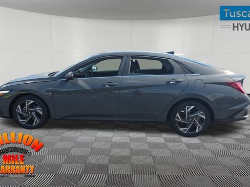 Used 2025 Hyundai Elantra SEL FWD image 4