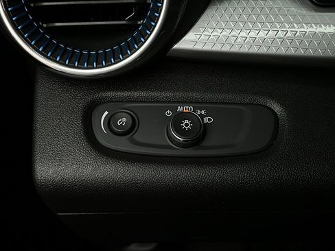 Used 2025 Chevrolet Trax LT image 20