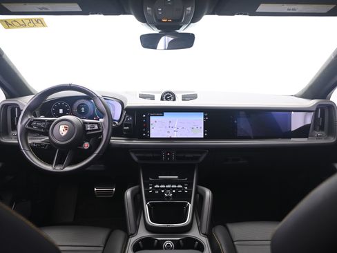 Certified 2024 Porsche Cayenne Turbo GT AWD/4WD image 31