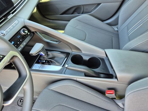 Certified 2024 Hyundai Elantra SEL FWD image 20