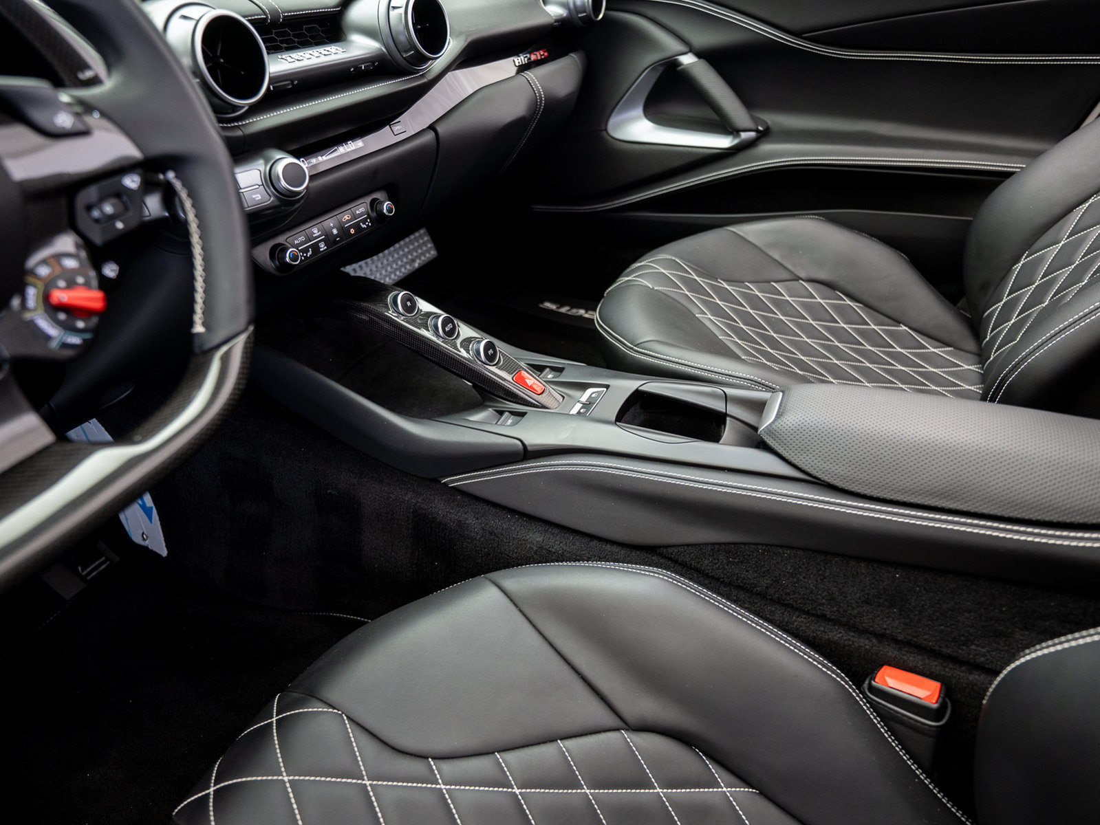 Used 2022 Ferrari 812 GTS RWD image 18