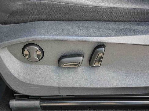 Used 2023 Volkswagen Tiguan SE R-Line image 21