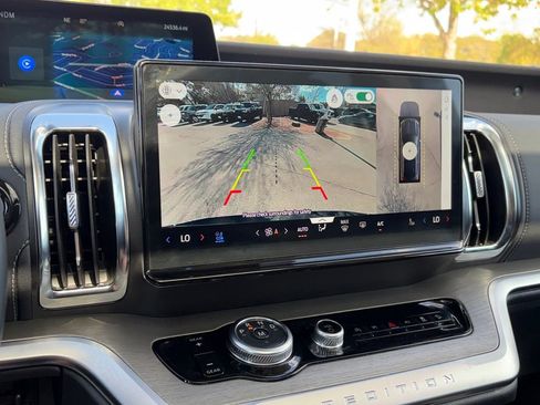 Used 2025 Ford Expedition Max Platinum image 17