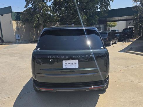 Used 2025 Land Rover Range Rover SE AWD/4WD image 3