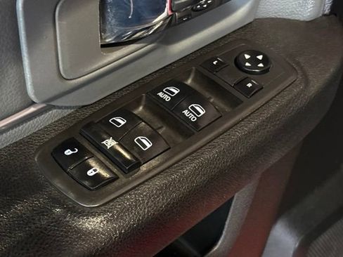 Used 2022 RAM 1500 Classic SLT AWD/4WD image 30