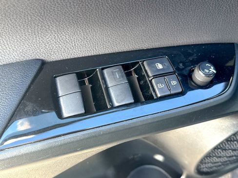 Used 2021 Toyota Prius Prime XLE image 16