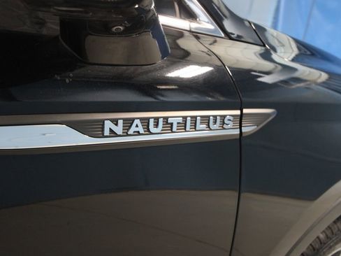 Used 2022 Lincoln Nautilus Reserve w/ Equipment Group 201A FWD image 38