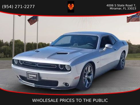 Used 2015 Dodge Challenger SXT w/ Super Sport Group (SS/T) RWD image 1
