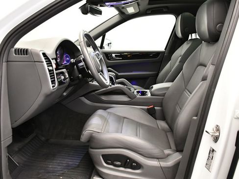 Used 2023 Porsche Cayenne image 40