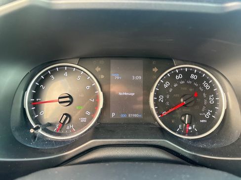 Used 2020 Toyota RAV4 XLE Premium image 23