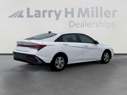 New 2026 Hyundai Elantra SE FWD image 8