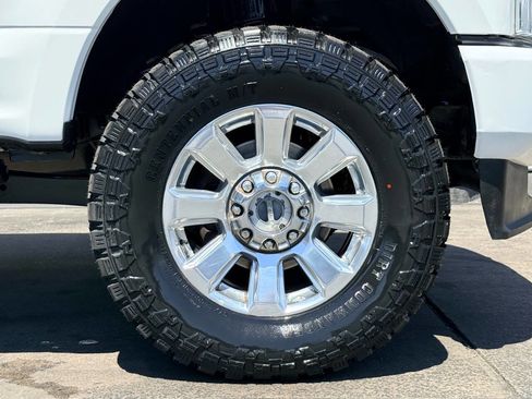Used 2022 Ford F250 Platinum w/ FX4 Off-Road Package AWD/4WD image 14