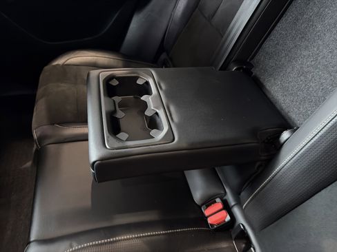 Used 2021 Volvo XC40 P8 Recharge image 29