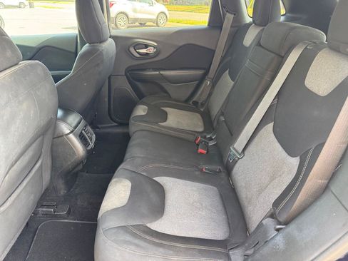 Used 2014 Jeep Cherokee Latitude AWD/4WD image 7